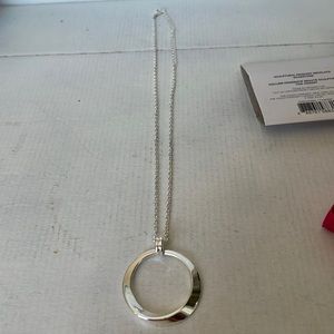 Avon sculpture pendant necklace